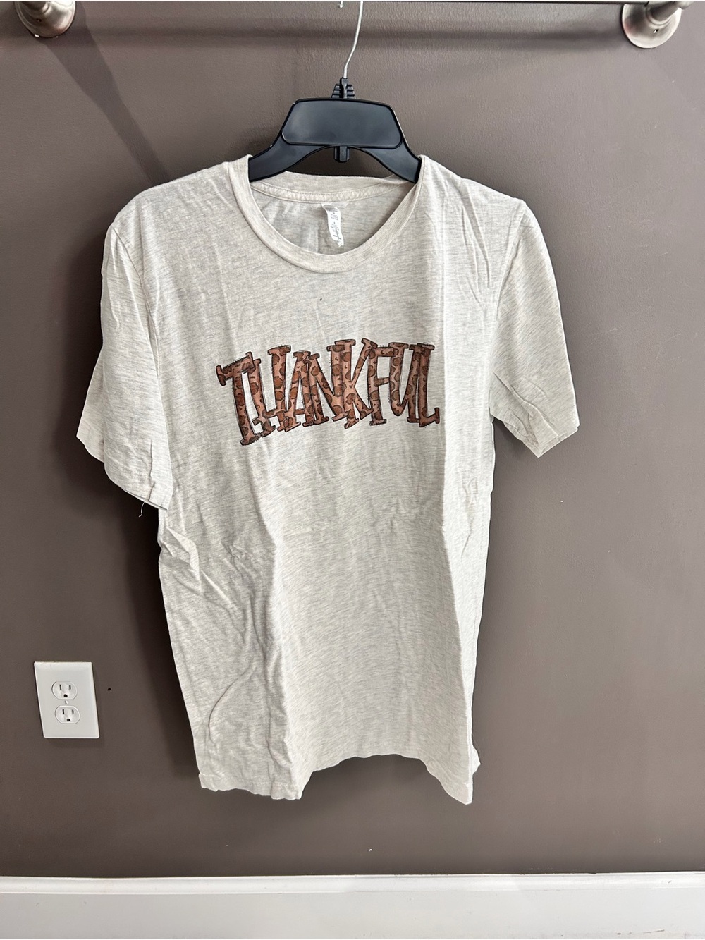 Thankful Graphic Tee - Cream Short Sleeve women’s Shirt